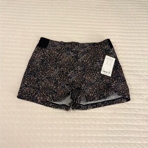 NWT Athleta Trekkie North Shorts - Size 14